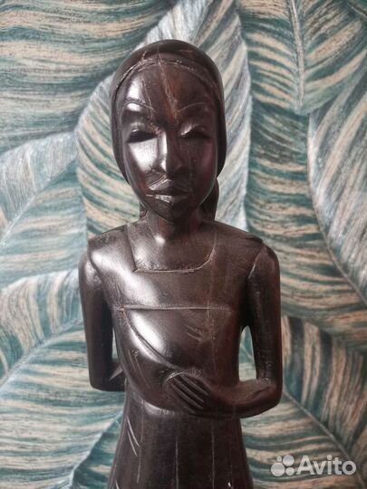 Африканская статуэтка из чёрного дерева