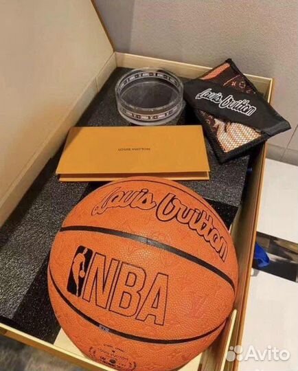 Баскетбольный мяч Louis Vuitton