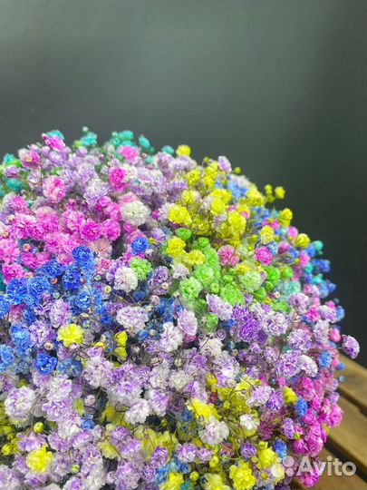 Композиция из радужной гипсофилы
