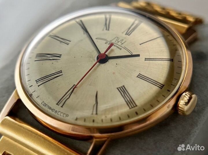 Советские часы с римской разметкой - Луч 2209