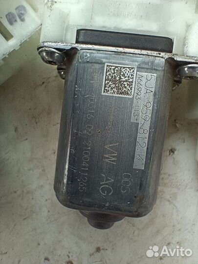 Volkswagen Polo 6 /Rapid 20- моторчик правый перед