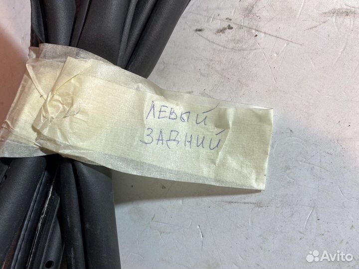 Skoda Octavia A7 Уплотнитель двери