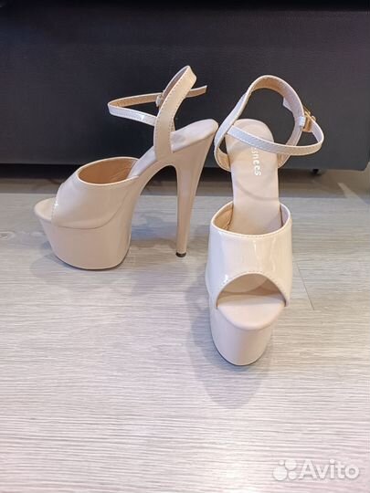 Босоножки стрипы 36 бежевые