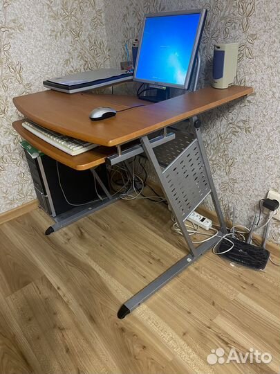 Компьютерный стол