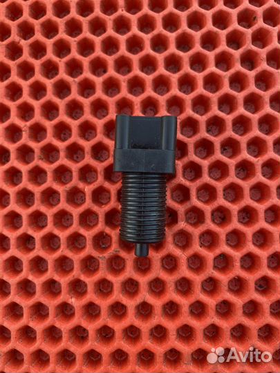 Датчик педали тормоза Mitsubishi Carisma