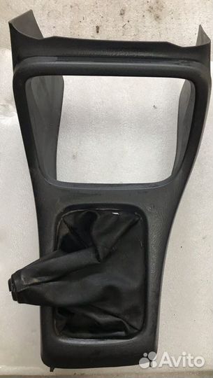 Консоль между сидений Honda Civic 6 хечбек 1.4