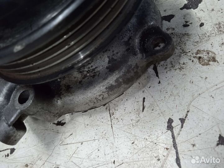 Помпа водяной насос Nissan Sunny Ниссан Санни