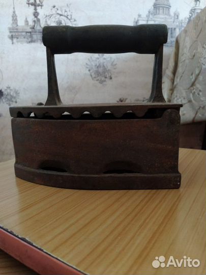 Старинный утюг