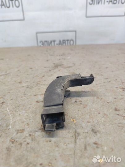 Накладка петли багажника задняя правая Porsche