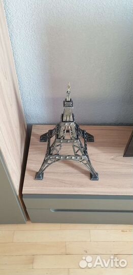 Металлическая башня для интерьера
