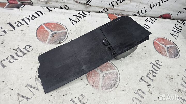 Накладка багажника Mercedes-Benz W140