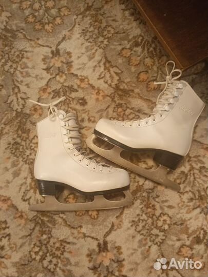 Коньки фигурные, 31 размер, белые