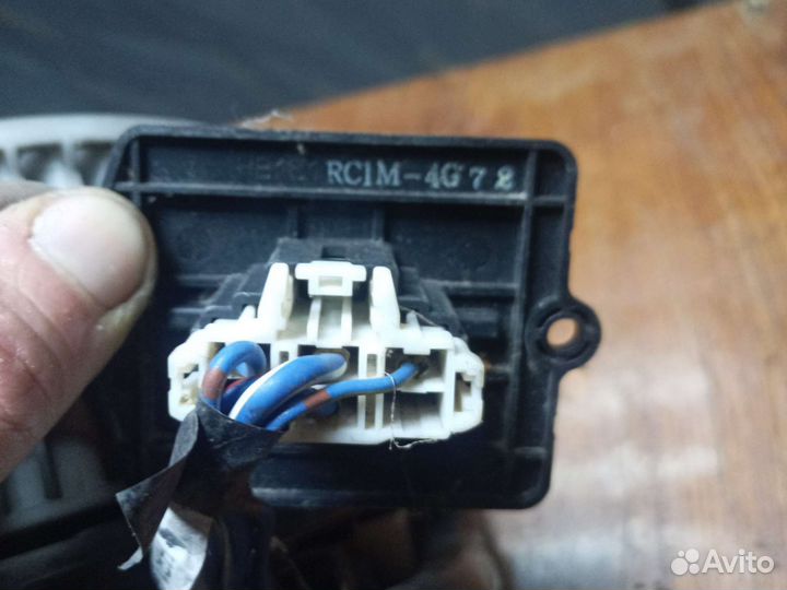 Моторчик отопителя Mazda 323