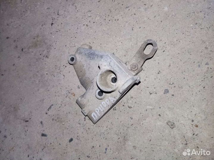 Кронштейн подушки двигателя priora