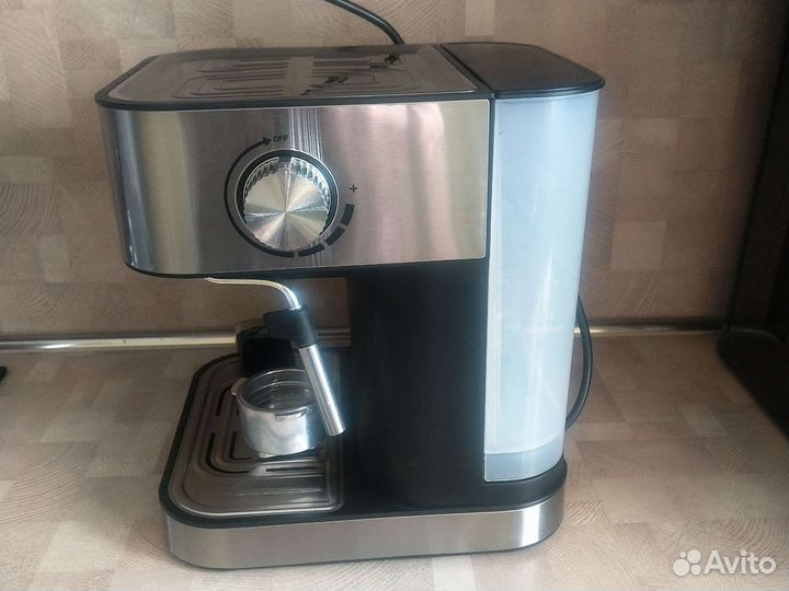 Кофеварка рожковая Redmond m-1513