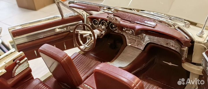 Модель 1 18. 1962thunderbird sports roadster Welly