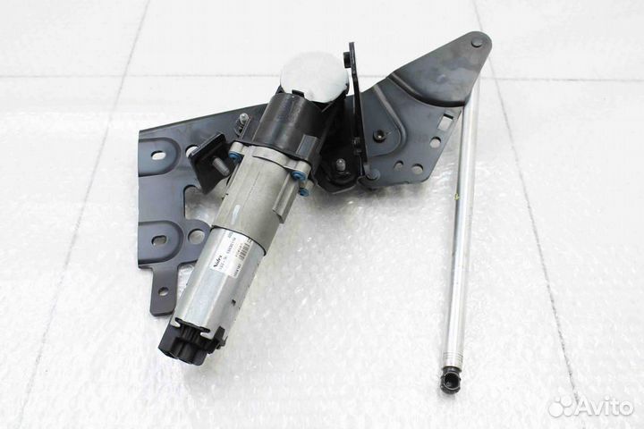 Механизм подъема крышки багажника правый Aud