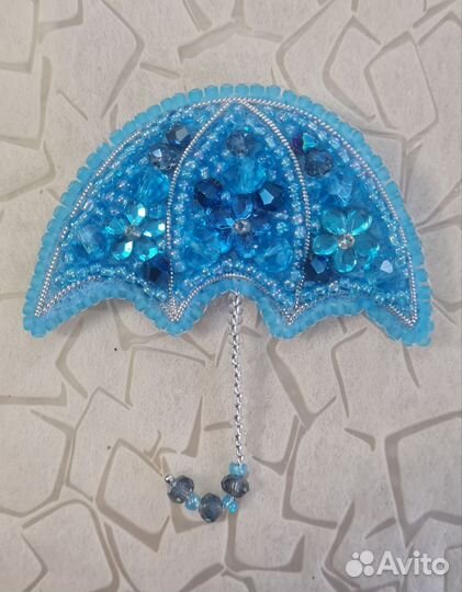 Брошь ручной работы из бисера