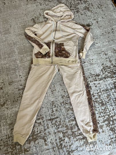 Спортивный костюм женский
