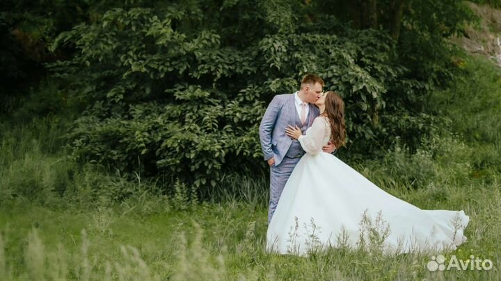 Лысый свадебный фотограф или/и видеограф