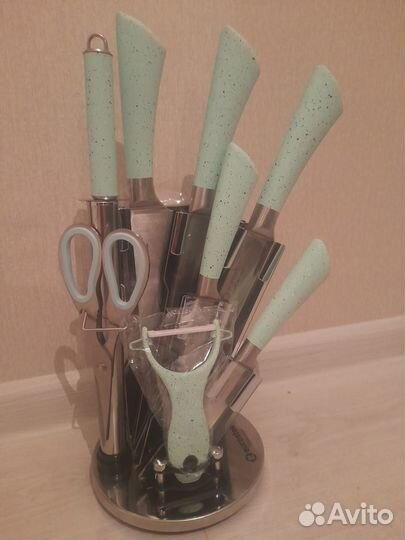 Набор столовых приборов и ножей