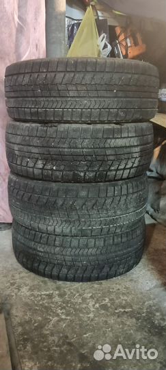 Bridgestone Blizzak VRX 235/45 R18