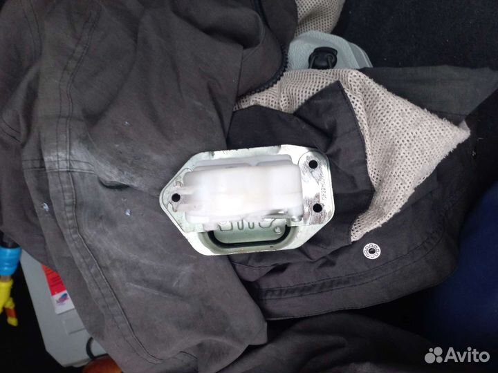 Замок багажника nissan tiida