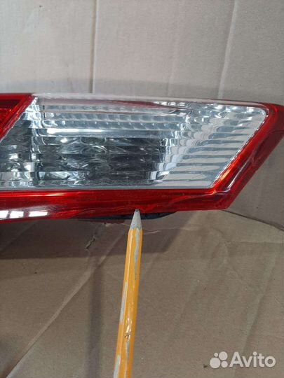 Фонарь в крышку багажника правый Toyota RAV4