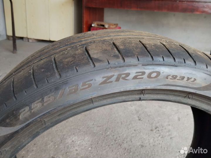 Pirelli P Zero 255/35 R20