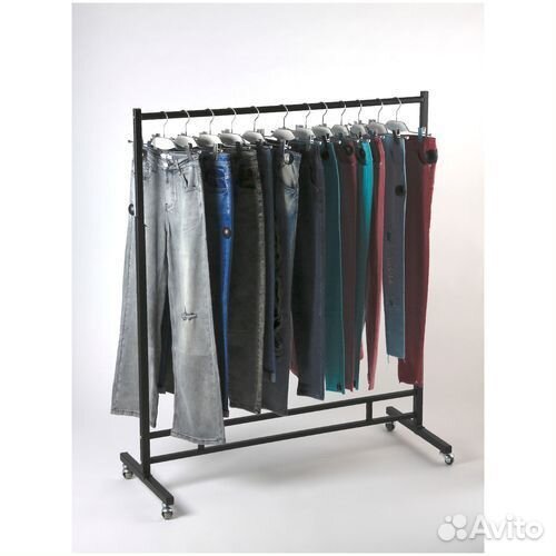 Рейл для одежды новый на колесиках, 1200*600