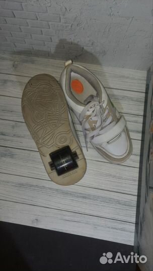 Кроссовки с роликовым колесом