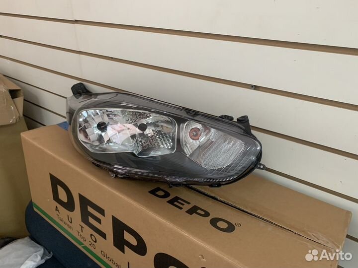 Фара правая Ford Fiesta 2013-2016