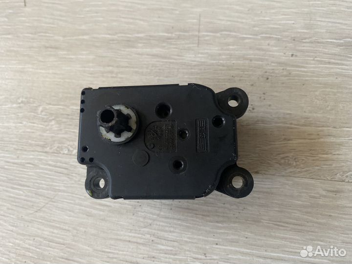 Сервопривод (Мотор привода заслонок) Opel Astra J