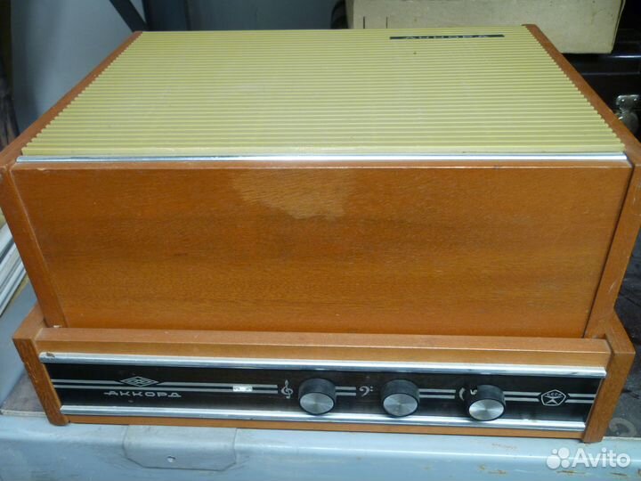 Проигрыватель для виниловых пластинок 