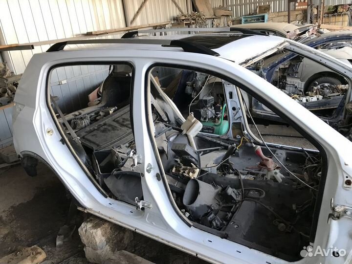 Заднее правое крыло джили мк кросс в наличие