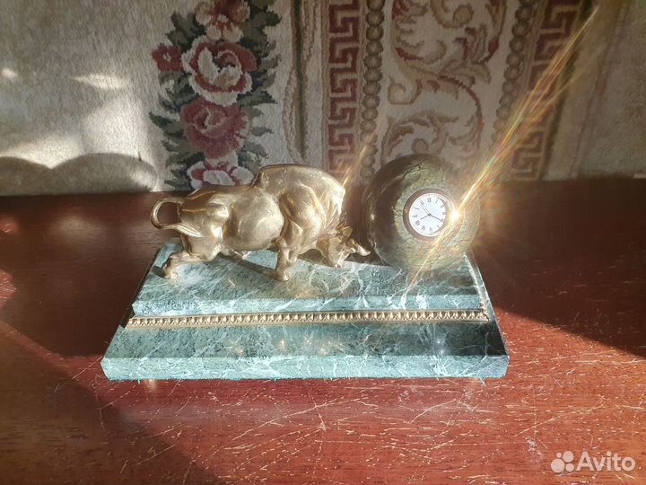 Часы бык мрамор змеевик