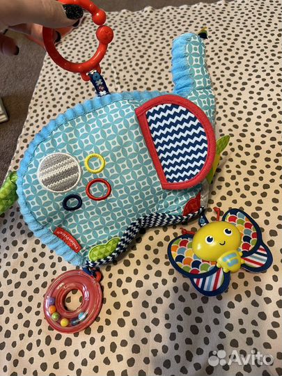 Подвесная игрушка fisher price слоник