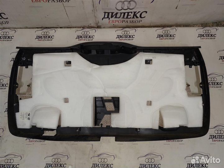 Обшивка двери багажника VW Touareg 2002-2010