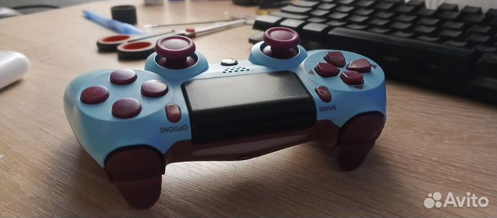 Геймпад крепление к нему и часы