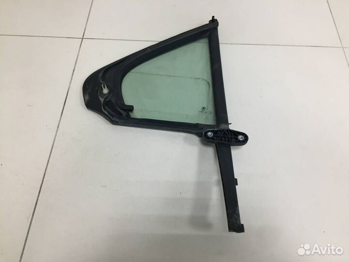 Стекло двери задней левой форточка Skoda Rapid 201