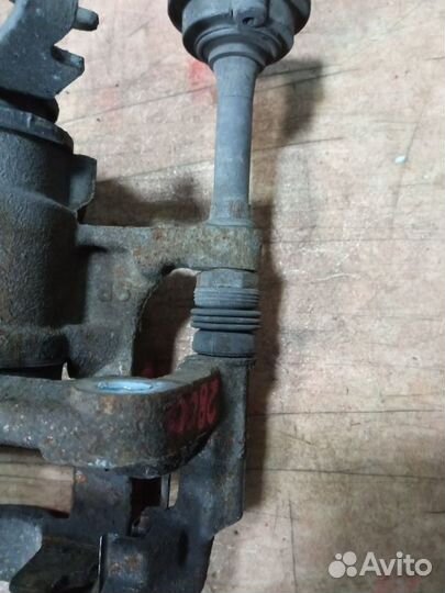 Суппорт тормозной задний правый Опель Астра J