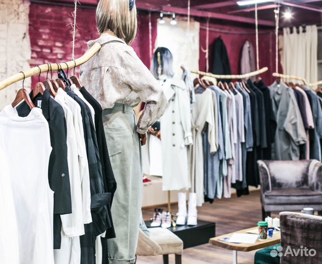 Аренда рейла и полки в шоуруме в центре Москвы