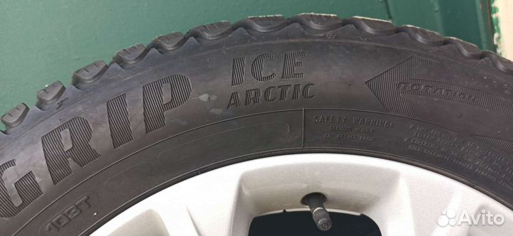 Goodyear Ultragrip Ice Arctic 235/55 R17 103