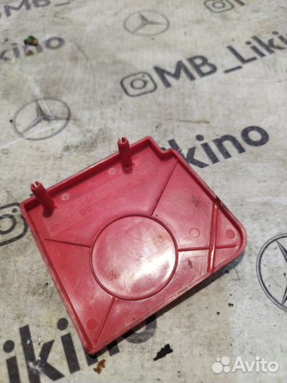 Крышка плюсовой клеммы Mercedes E-Class W212