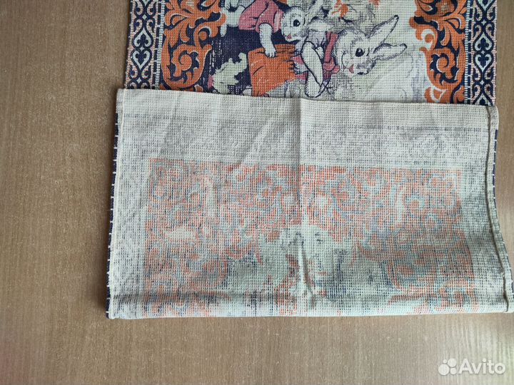 Антикварный детский настенный коврик