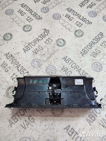 Дефлектор воздуховода центральный Audi A4 B8