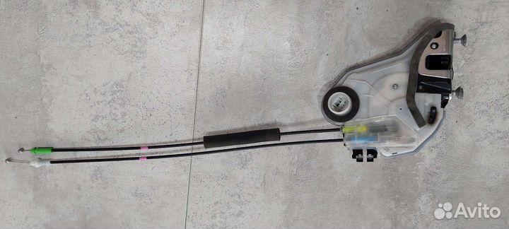 Замок двери задний правый Toyota Camry V70