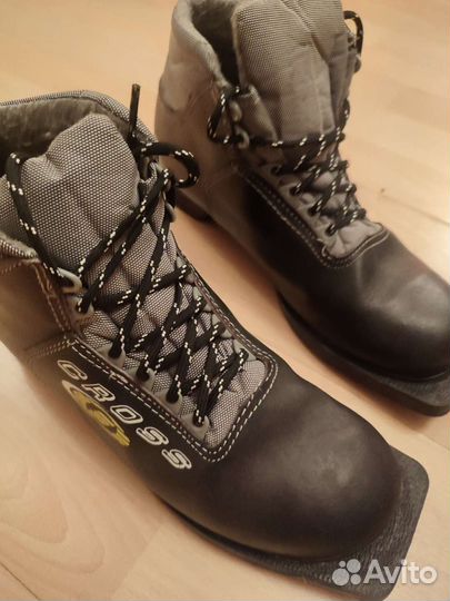 Лыжные ботинки