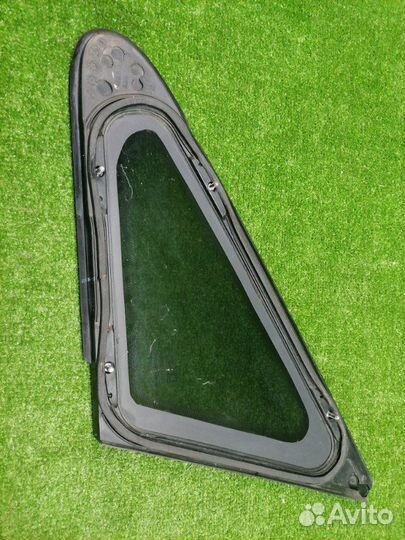 Стекло кузовное глухое переднее правое Opel Zafira