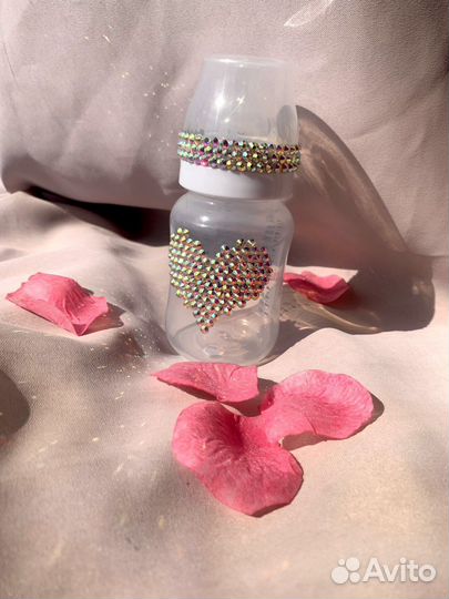 Бутылочка для кормления в стразах Avene